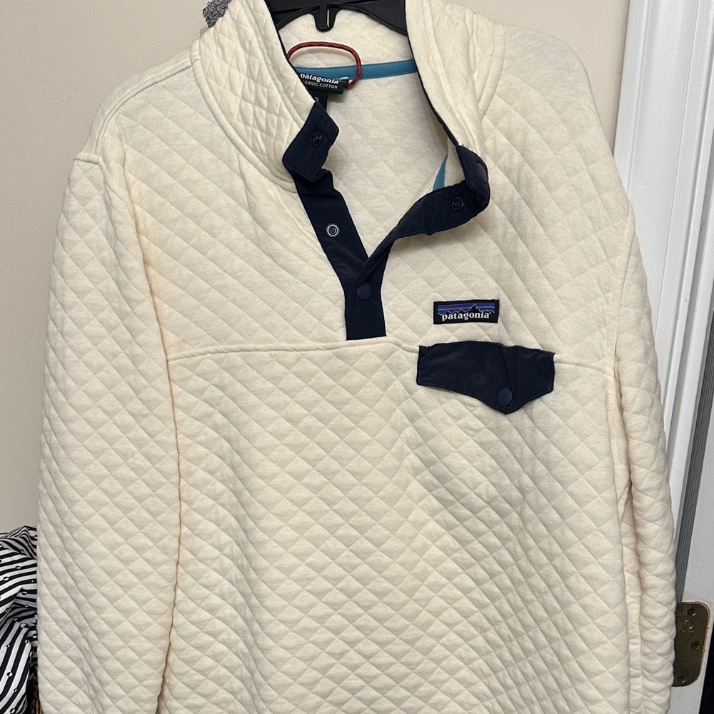 Patagonia Cream and Navy Quilted Pullover